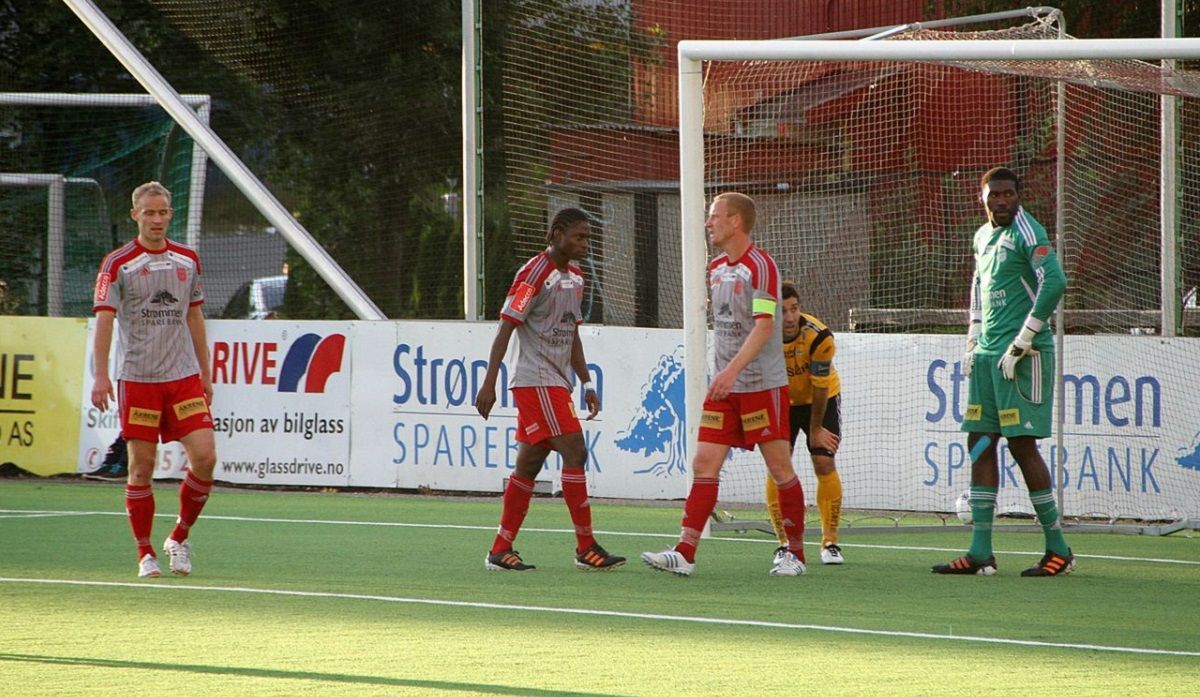 Зірки футболу "кусають лікті": у Норвегії гравець гарматним ударом забив гол з 40 метрів – відео Зірки футболу "кусають лікті": у Норвегії гравець гарматним ударом забив гол з 40 метрів – відео