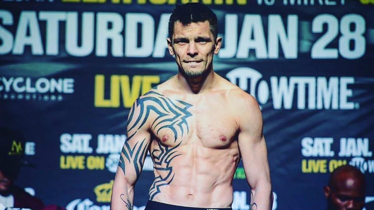 Пачки долларов: украинец Редкач забрал выигрыш за поражение Ломаченко – видео Пачки долларов: украинец Редкач забрал выигрыш за поражение Ломаченко – видео