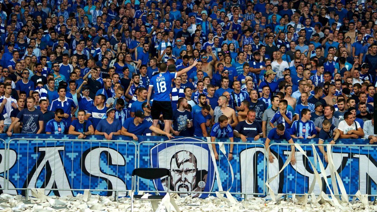 "Сцуркисы – позор "Динамо": ультрас киевлян вывесили баннер на матче Лиги чемпионов – фото "Сцуркисы – позор "Динамо": ультрас киевлян вывесили баннер на матче Лиги чемпионов – фото