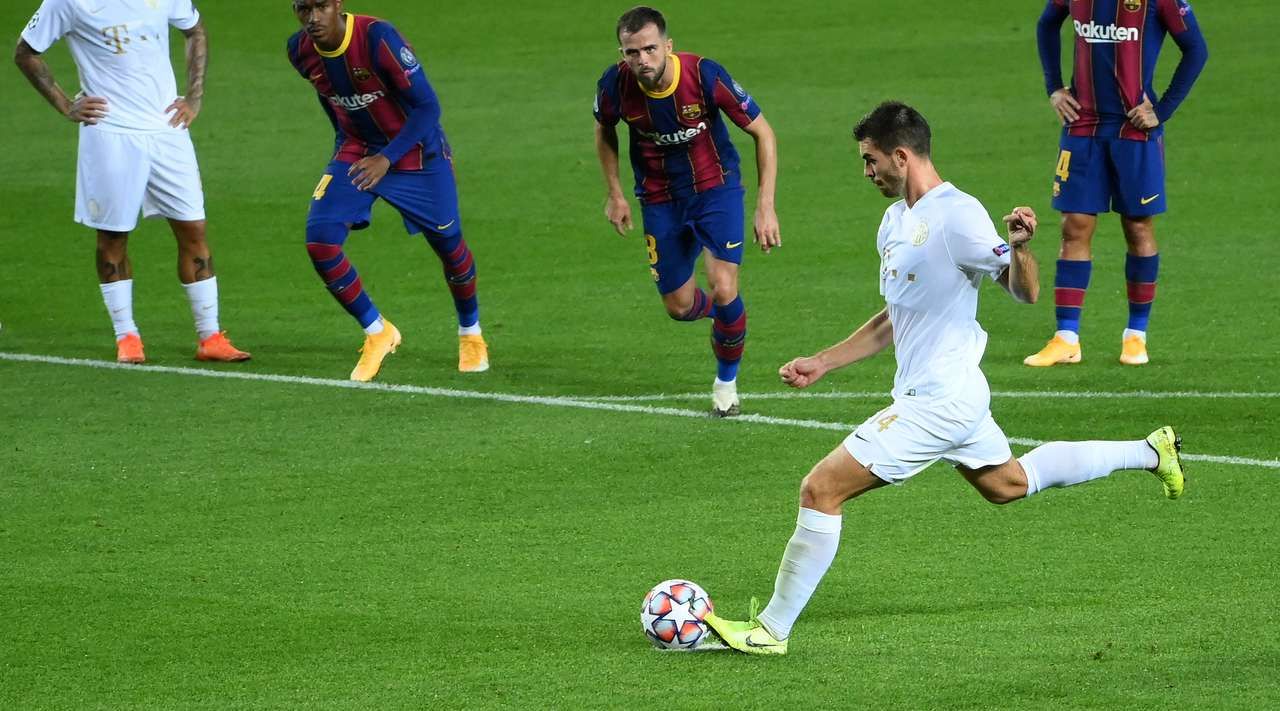 Українець Харатін забив гол у ворота "Барселони" у матчі Ліги чемпіонів: відео Українець Харатін забив гол у ворота "Барселони" у матчі Ліги чемпіонів: відео