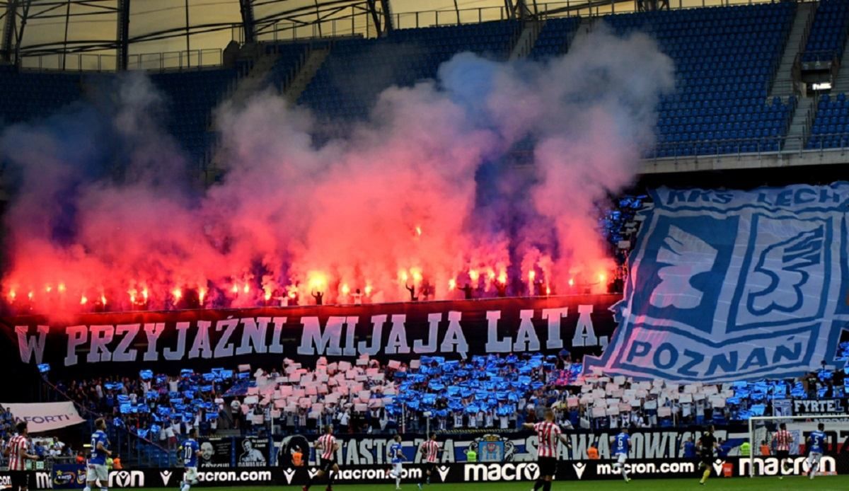 Адская встреча соперника: фанаты "Леха" устроили жаркую ночь футболистам "Бенфики" Адская встреча соперника: фанаты "Леха" устроили жаркую ночь футболистам "Бенфики"