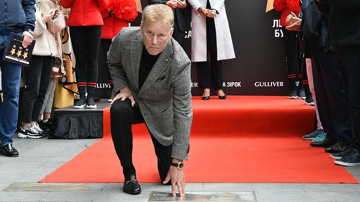 Легендарний футболіст "Динамо" Буряк поповнив "Площу зірок" у Києві Легендарний футболіст "Динамо" Буряк поповнив "Площу зірок" у Києві