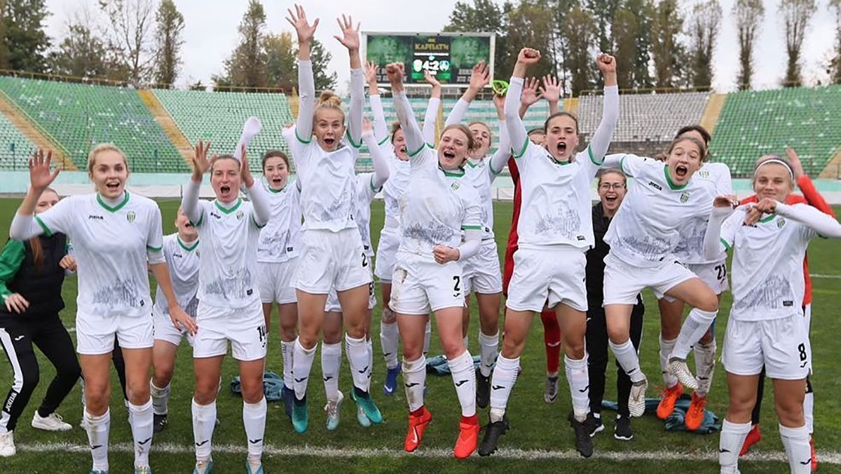 Футболістка "Карпат" забила гол прямим ударом з кутового Футболістка "Карпат" забила гол прямим ударом з кутового