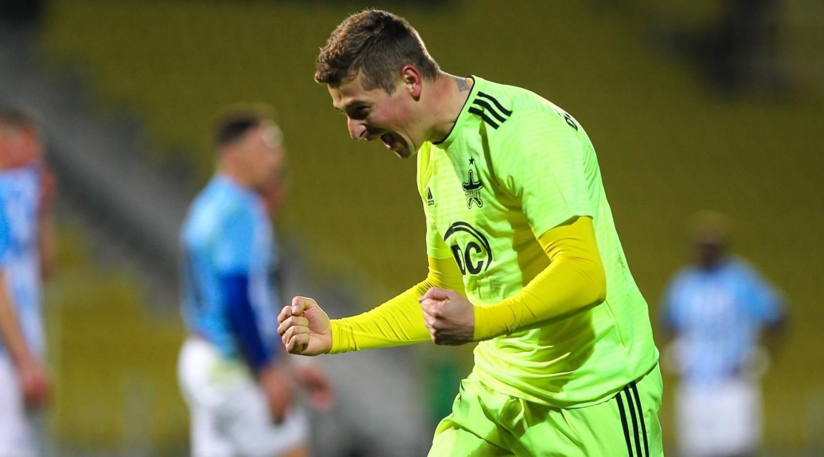 Шокировал соперника: украинец сделал хет-трик за 10 минут, выйдя на замену – видео Шокировал соперника: украинец сделал хет-трик за 10 минут, выйдя на замену – видео