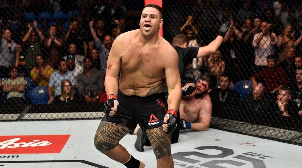 Боєць UFC відсвяткував перемогу, випивши пиво зі слюнями з черевика: відео Боєць UFC відсвяткував перемогу, випивши пиво зі слюнями з черевика: відео