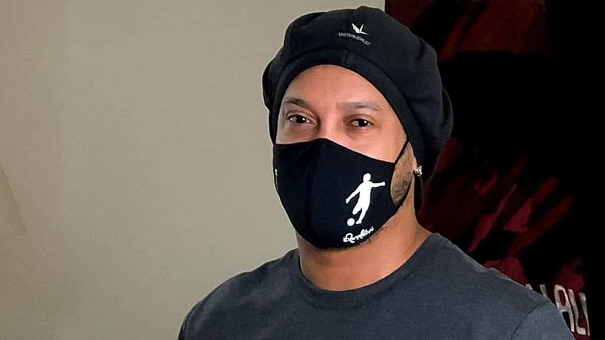 Легенда футбола Роналдинью заболел COVID-19 Легенда футбола Роналдинью заболел COVID-19