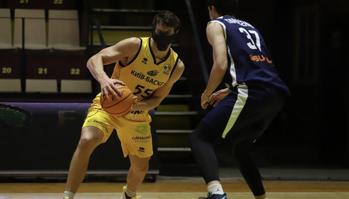 Легионер "Киев-Баскет" провел матч в защитной маске – американец внушал страх: видео Легионер "Киев-Баскет" провел матч в защитной маске – американец внушал страх: видео