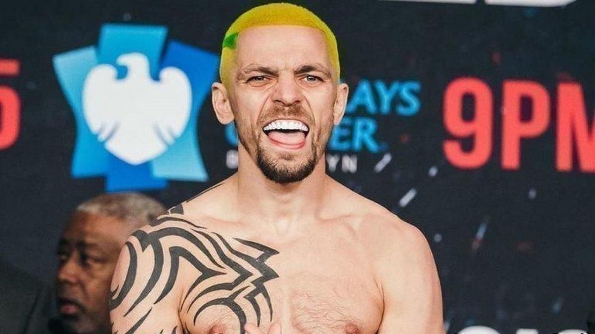 Эпатажный Редкач раскритиковал форму Усика и назвал его тренера наркоманом Эпатажный Редкач раскритиковал форму Усика и назвал его тренера наркоманом