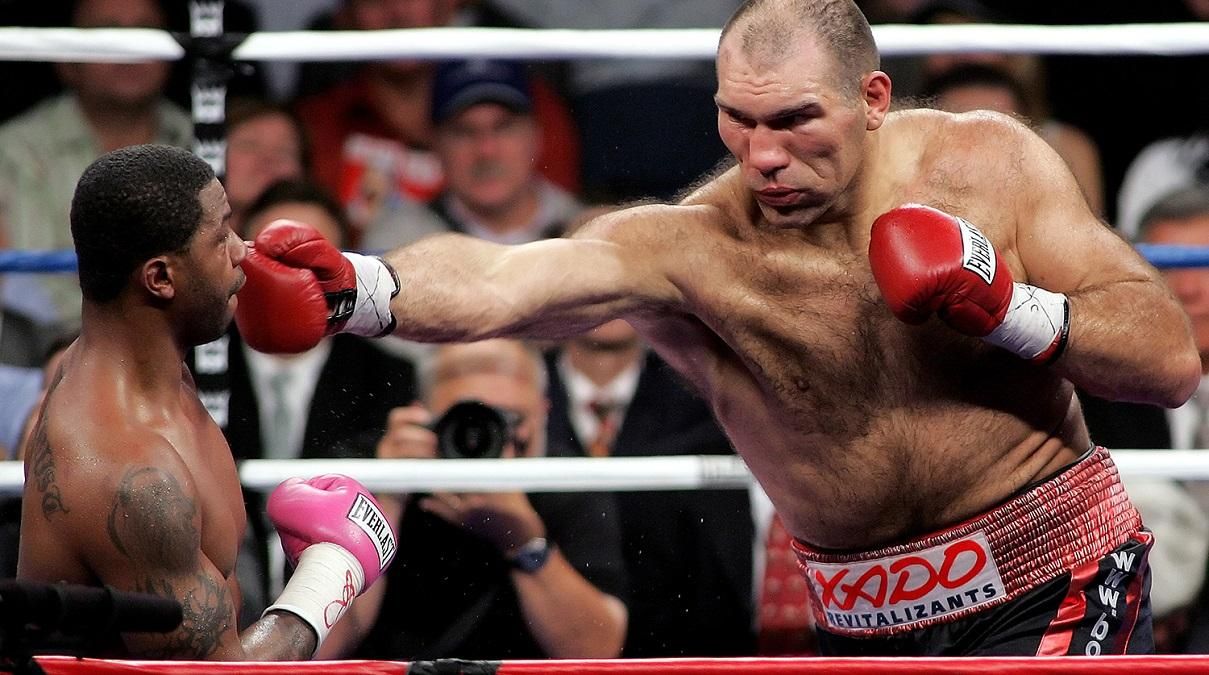 Усик зможе перемогти Чісору технічним нокаутом: росіянин Валуєв віддає перевагу українцю Усик зможе перемогти Чісору технічним нокаутом: росіянин Валуєв віддає перевагу українцю