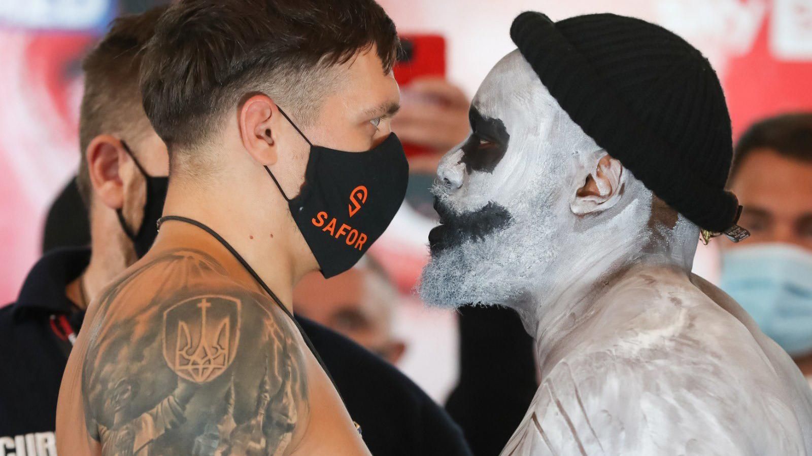 Усик и Чисора провели процедуру взвешивания и дуэль взглядов: видео Усик и Чисора провели процедуру взвешивания и дуэль взглядов: видео