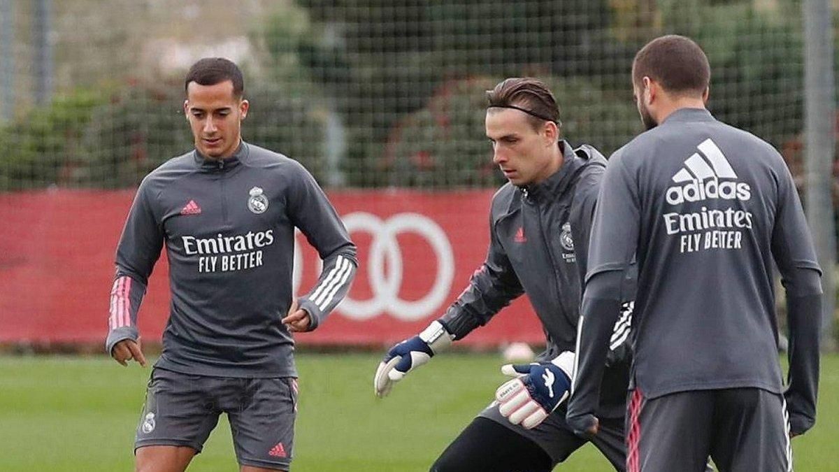 Лунин похвастался эффектными сейвами на тренировке "Реала": отбил удары Модрича и Милитао Лунин похвастался эффектными сейвами на тренировке "Реала": отбил удары Модрича и Милитао