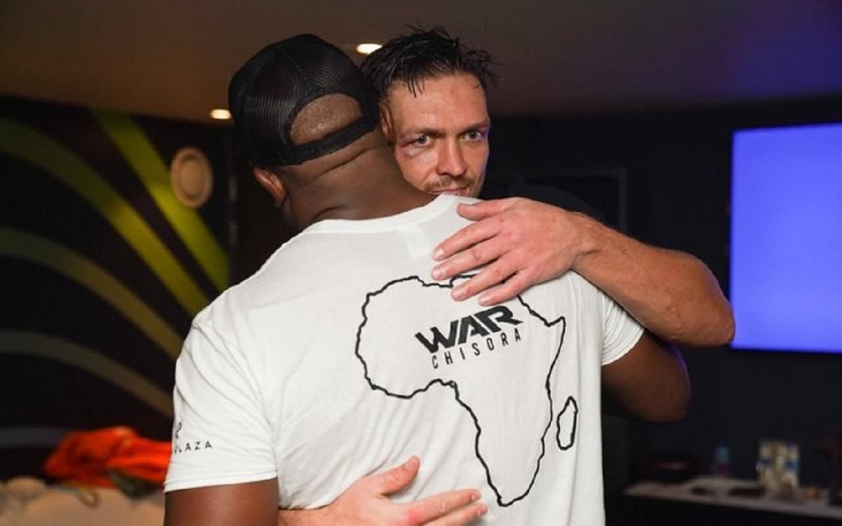 Усик и Чисора после боя съели по гамбургеру: фото и видео Усик и Чисора после боя съели по гамбургеру: фото и видео