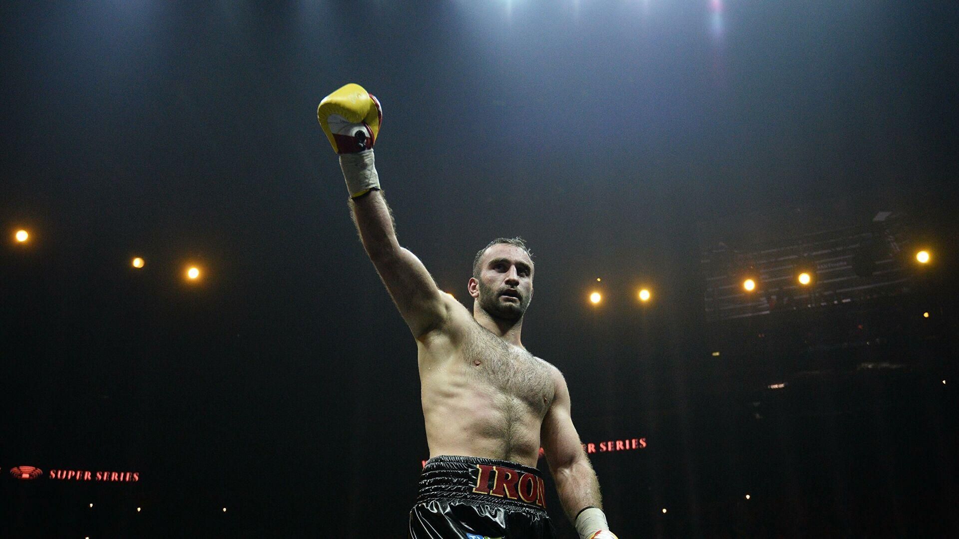 Битий Усиком росіянин ефектно повернувся на ринг, першим ударом нокаутувавши суперника Битий Усиком росіянин ефектно повернувся на ринг, першим ударом нокаутувавши суперника