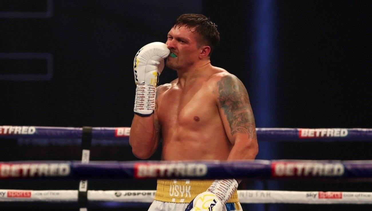 Усик – журналісту: Я тобі приготую сніданок у ліжко, на хр*н, вилетиш, б***ь, з кімнати аж бігом Усик – журналісту: Я тобі приготую сніданок у ліжко, на хр*н, вилетиш, б***ь, з кімнати аж бігом