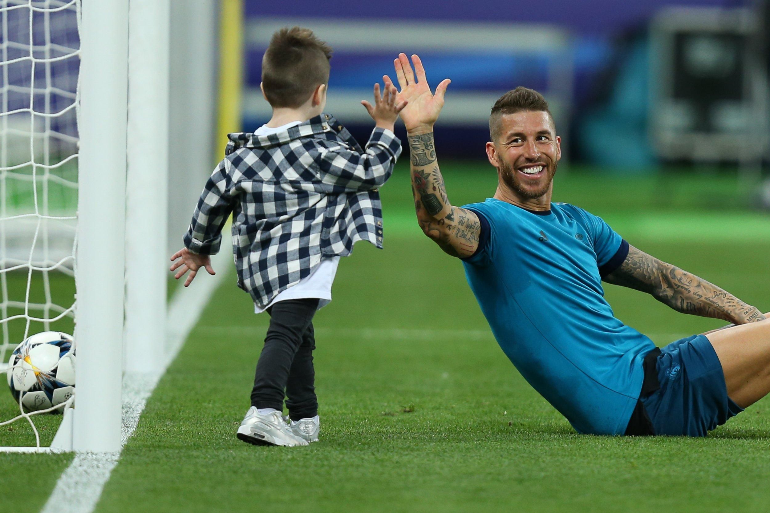 Украинцы требуют, чтобы футболист "Реала" Серхио Рамос изменил татуировку Украинцы требуют, чтобы футболист "Реала" Серхио Рамос изменил татуировку