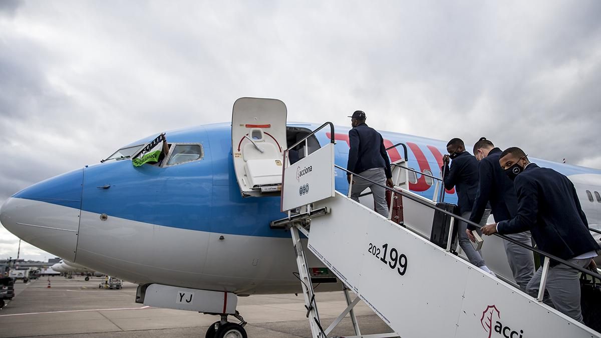 "Боруссія" М повідомила, що летить на матч з "Шахтарем" у Донецьк "Боруссія" М повідомила, що летить на матч з "Шахтарем" у Донецьк