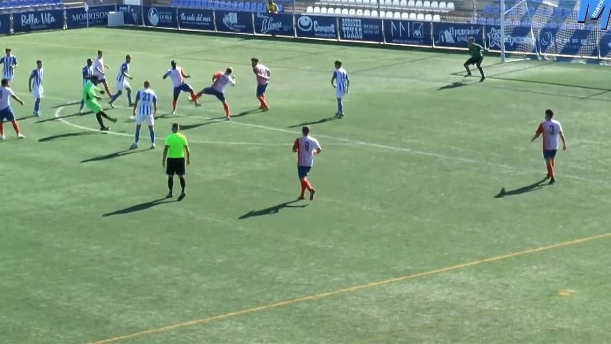 Не успел вернуться в ворота: голкипер забил гол и сразу пропустил из центра поля – видео Не успел вернуться в ворота: голкипер забил гол и сразу пропустил из центра поля – видео