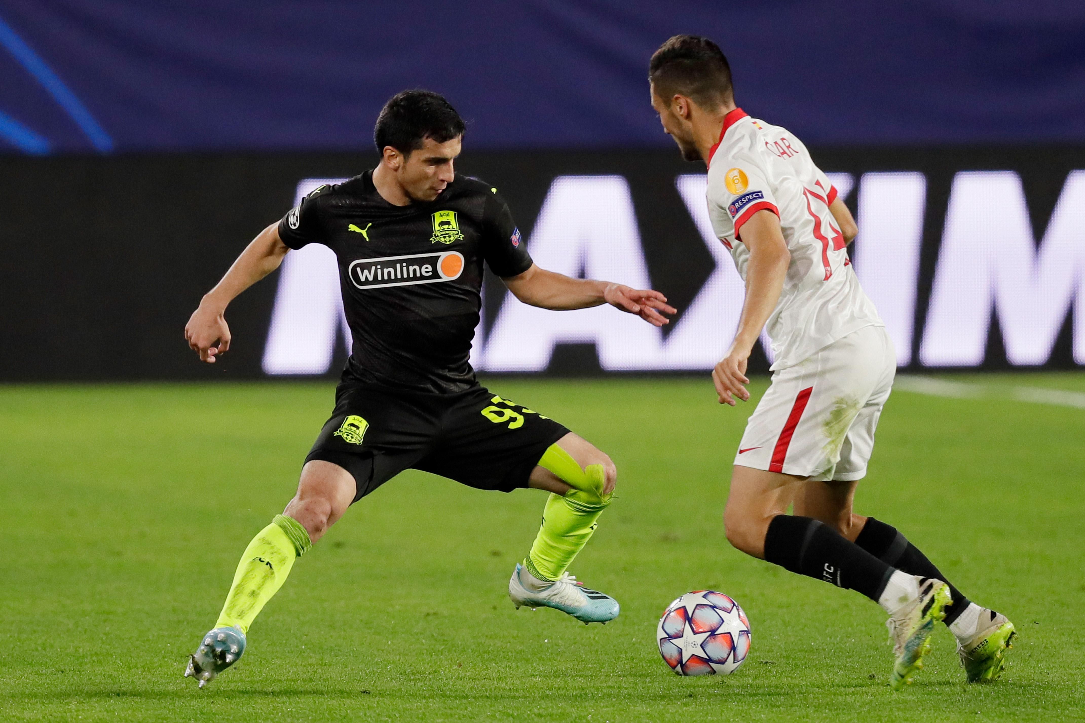 "Севилья" победила российский "Краснодар" в меньшинстве, уступая по ходу матча 0:2 "Севилья" победила российский "Краснодар" в меньшинстве, уступая по ходу матча 0:2