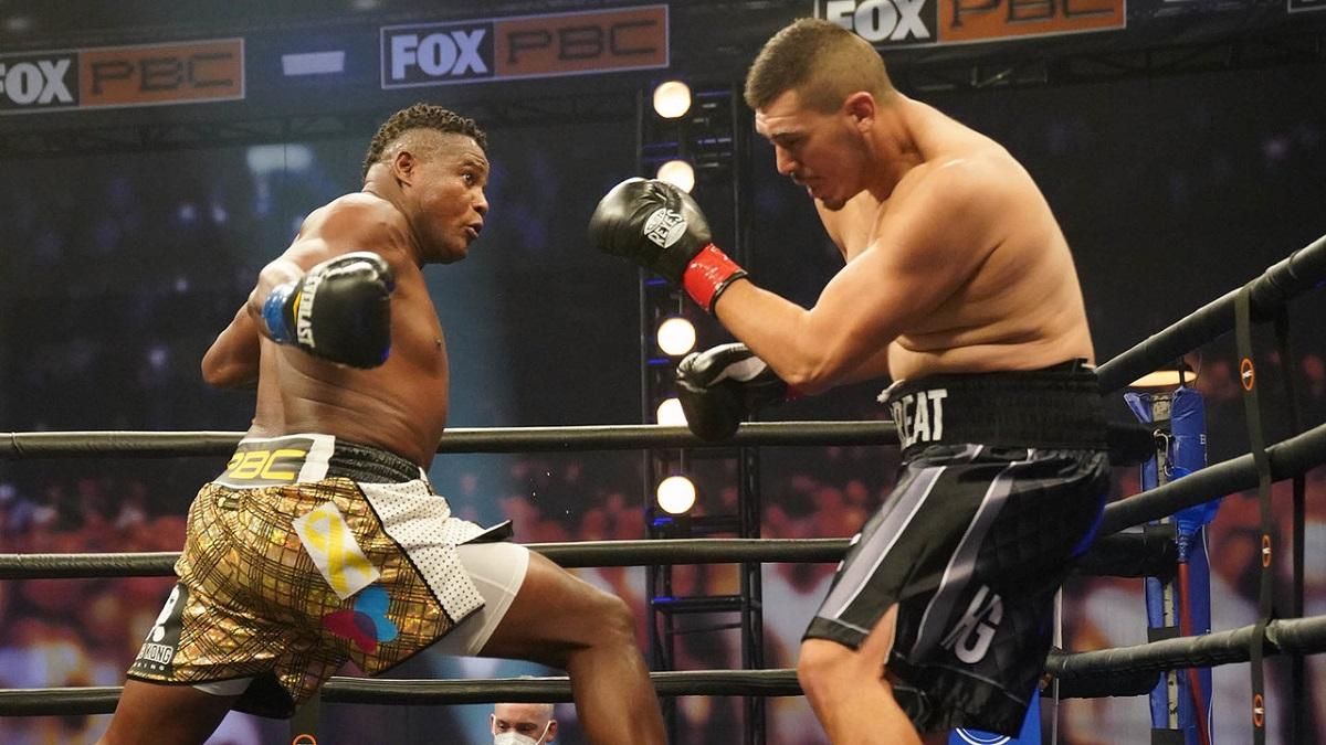 Ортіс жорсткий хуком відправив суперника у нокаут за 45 секунд: відео Ортіс жорсткий хуком відправив суперника у нокаут за 45 секунд: відео