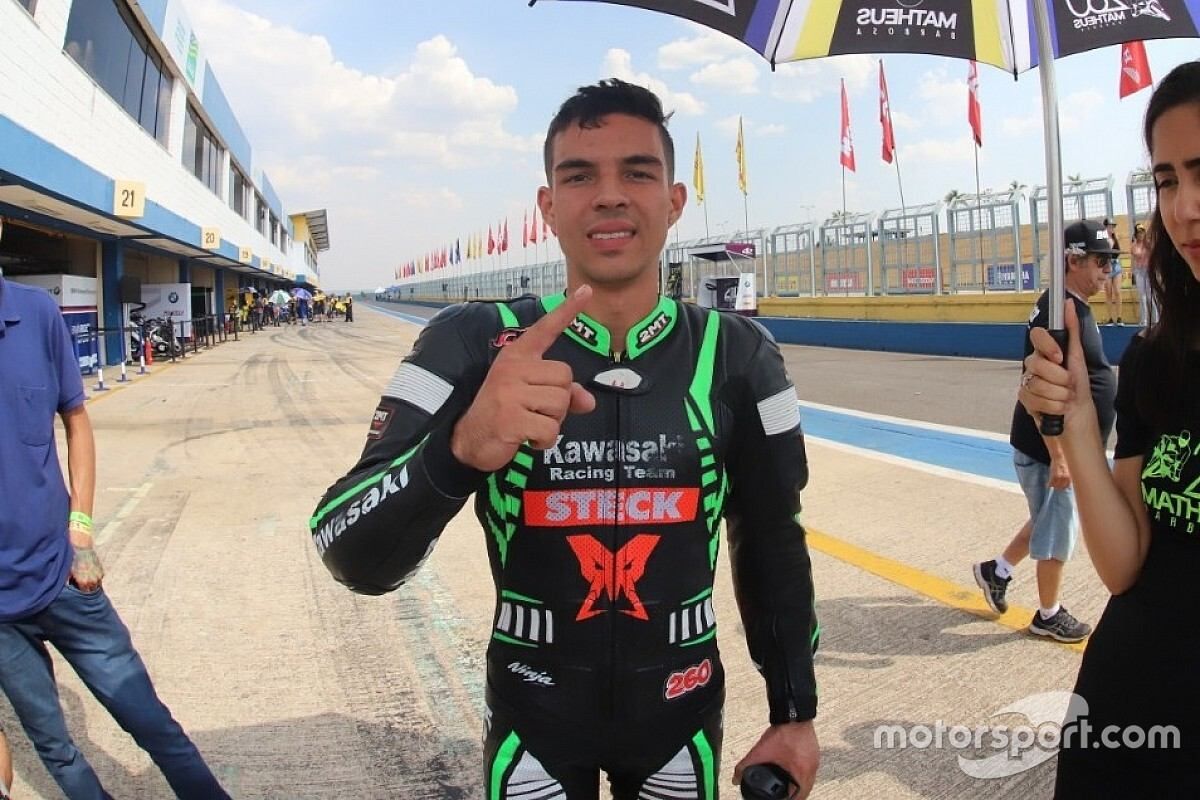 Мотогонщик Матеус Барбоза погиб, вылетев с трассы в металлический барьер: видео (18+) Мотогонщик Матеус Барбоза погиб, вылетев с трассы в металлический барьер: видео (18+)