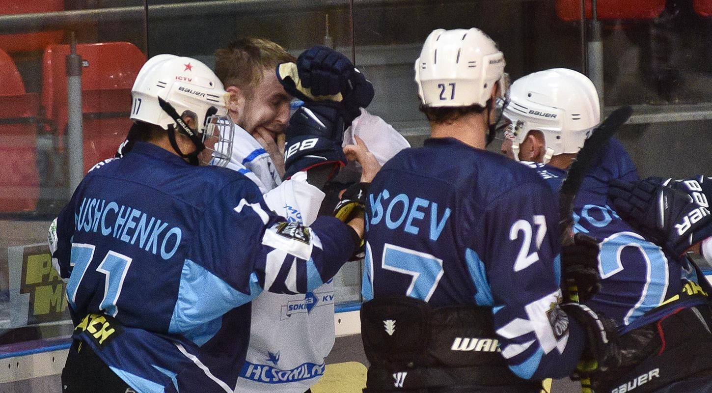 Хоккеисты устроили массовую драку во время принципиального киевского дерби: видео Хоккеисты устроили массовую драку во время принципиального киевского дерби: видео