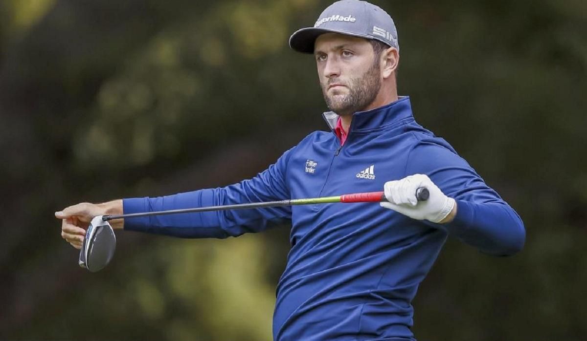 Снайперская меткость: гольфист совершил невероятный удар с отскоком от воды – видео Снайперская меткость: гольфист совершил невероятный удар с отскоком от воды – видео