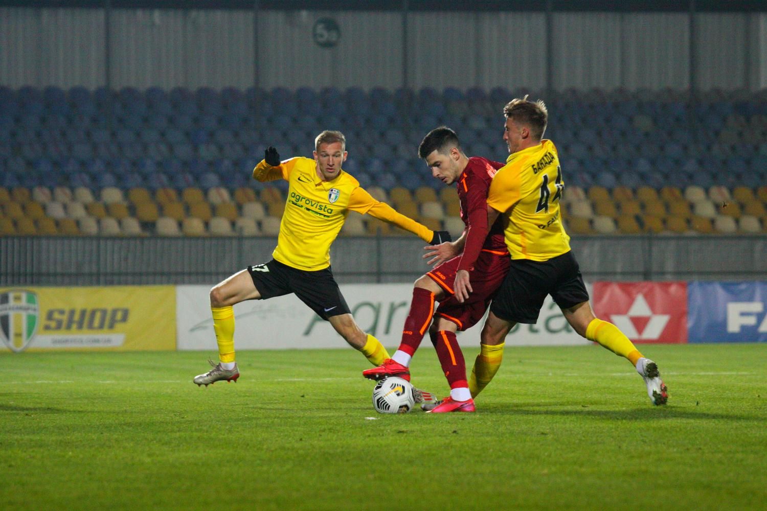 Матчі будуть: як запровадження національного карантину вплине на футбол Матчі будуть: як запровадження національного карантину вплине на футбол