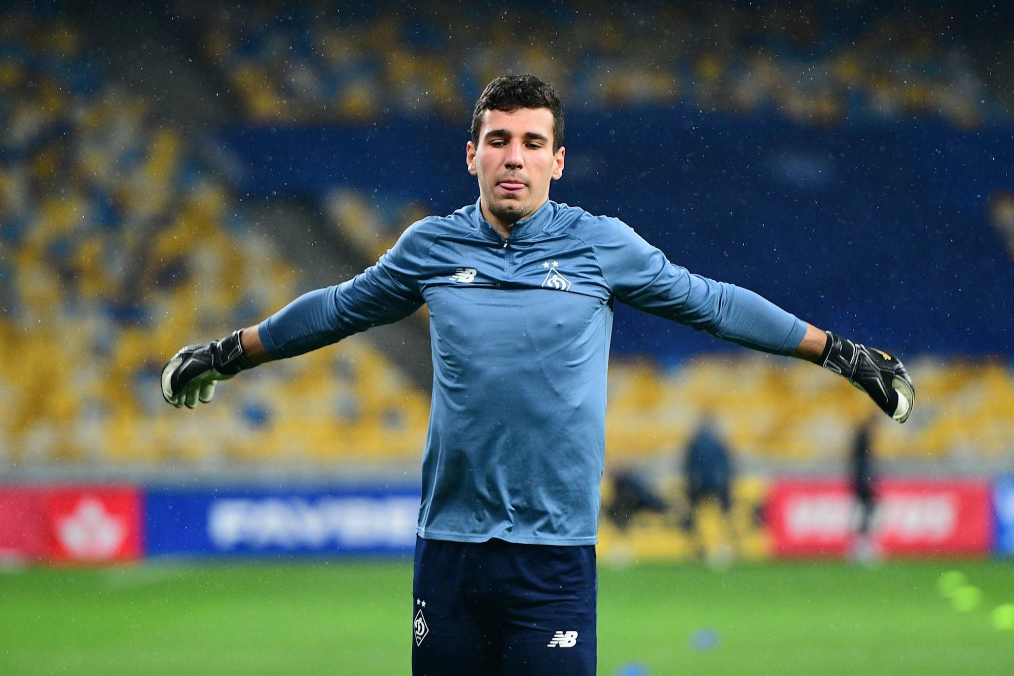 Воротар "Динамо" Нещерет удвічі подорожчав після матчу з "Барселоною" Воротар "Динамо" Нещерет удвічі подорожчав після матчу з "Барселоною"