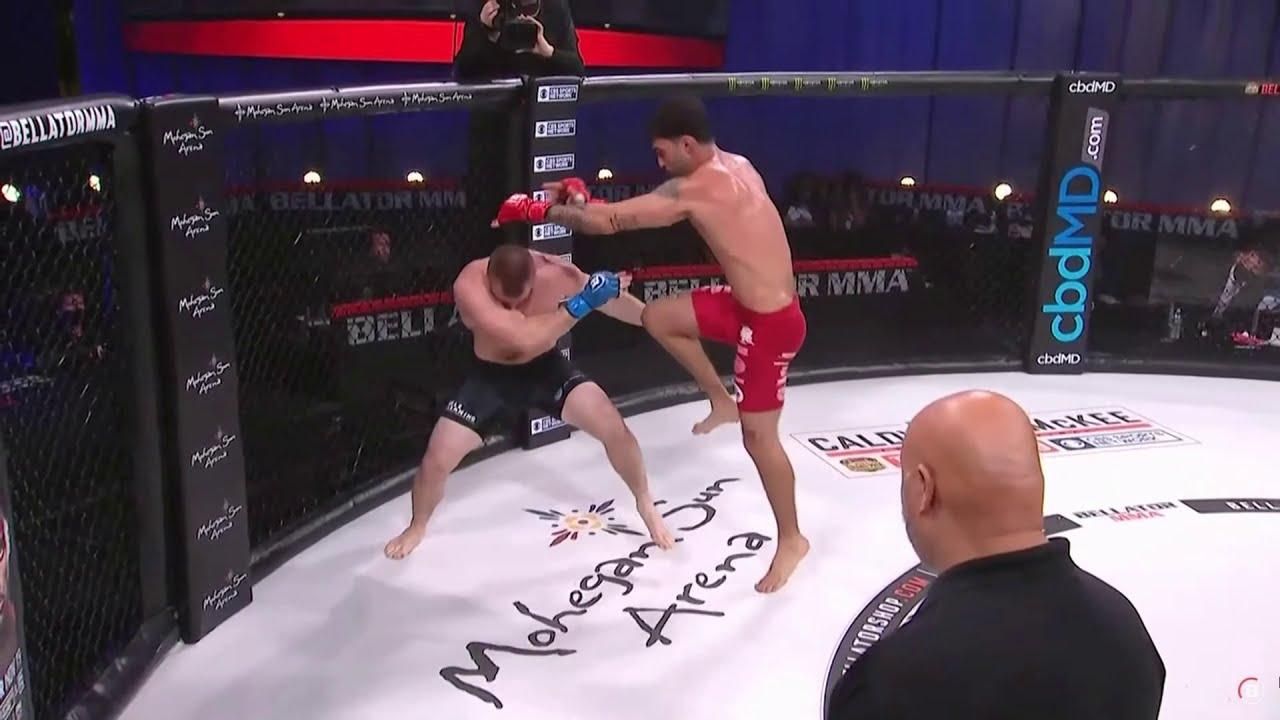 Коленом в прыжке: боец жестоко нокаутировал соперника на турнире Bellator 252 – видео Коленом в прыжке: боец жестоко нокаутировал соперника на турнире Bellator 252 – видео
