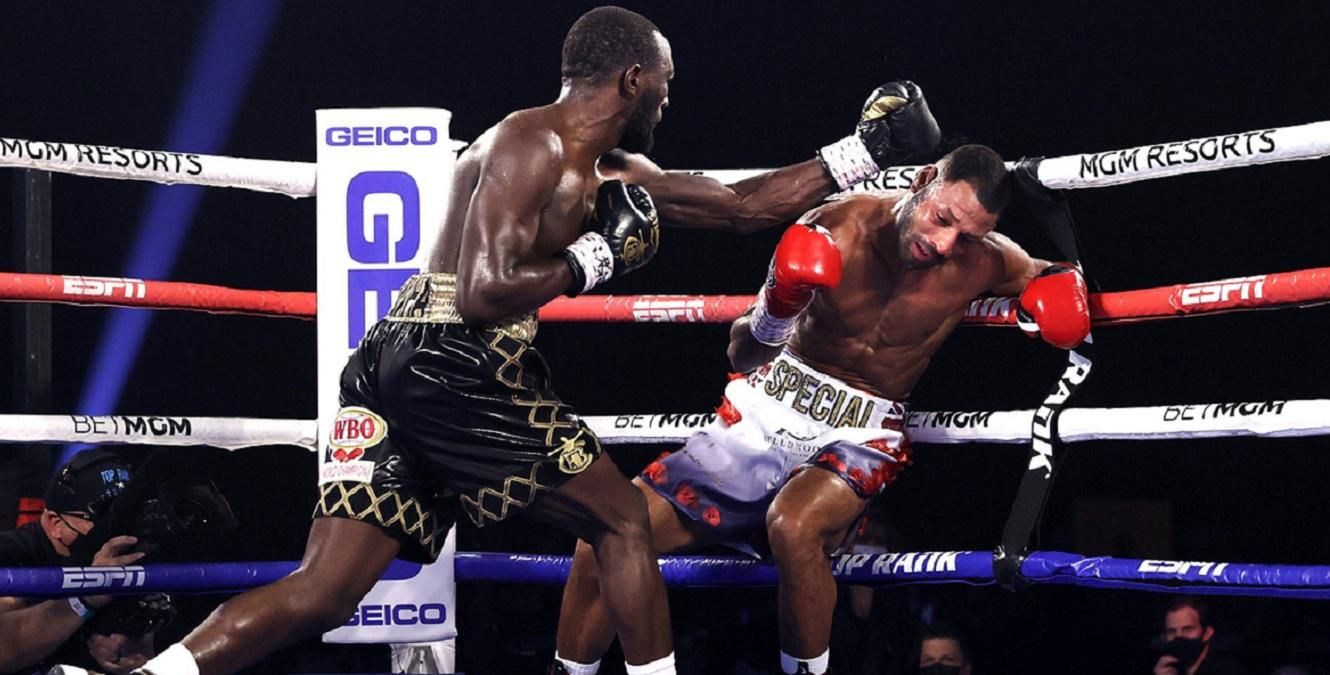 Непобедимый Кроуфорд мощно нокаутировал Брука в чемпионском бою: видео Непобедимый Кроуфорд мощно нокаутировал Брука в чемпионском бою: видео