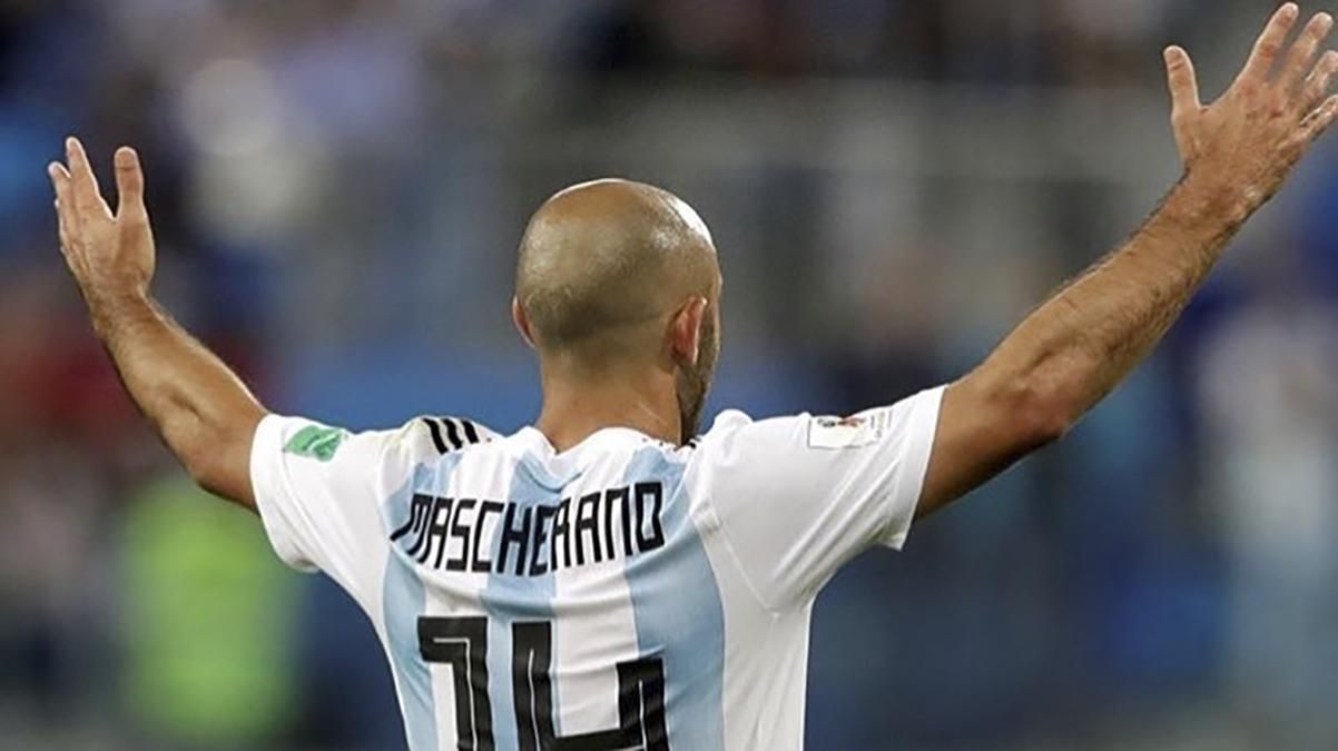 Бывший футболист Барселоны и Ливерпуля Маскерано завершил карьеру Бывший футболист Барселоны и Ливерпуля Маскерано завершил карьеру