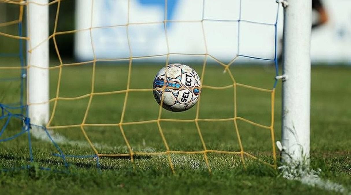 "Удар скорпіона": у Румунії гравець п'ятою у падінні через себе забив гол-шедевр – відео "Удар скорпіона": у Румунії гравець п'ятою у падінні через себе забив гол-шедевр – відео