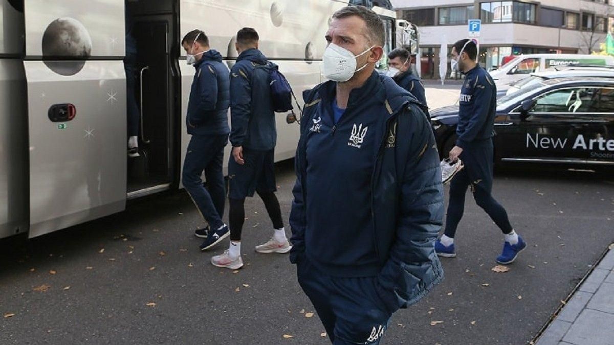 Лікар, який скасував гру Швейцарія – Україна, раніше дозволяв грати футболістам з COVID-19 Лікар, який скасував гру Швейцарія – Україна, раніше дозволяв грати футболістам з COVID-19