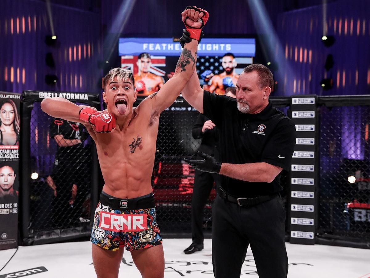 Нокаут за 20 секунд: боец Bellator снес соперника первым же ударом – видео Нокаут за 20 секунд: боец Bellator снес соперника первым же ударом – видео