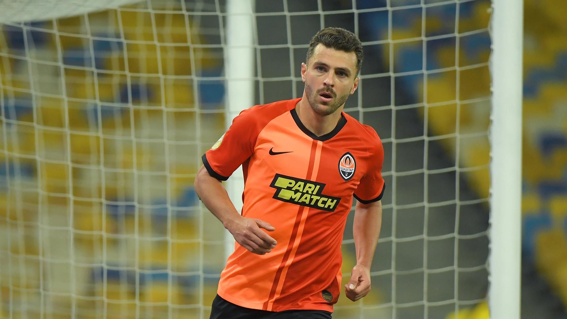 Грубый фол Мораеса, за который нападающий "Шахтера" получил красную карточку: видео Грубый фол Мораеса, за который нападающий "Шахтера" получил красную карточку: видео