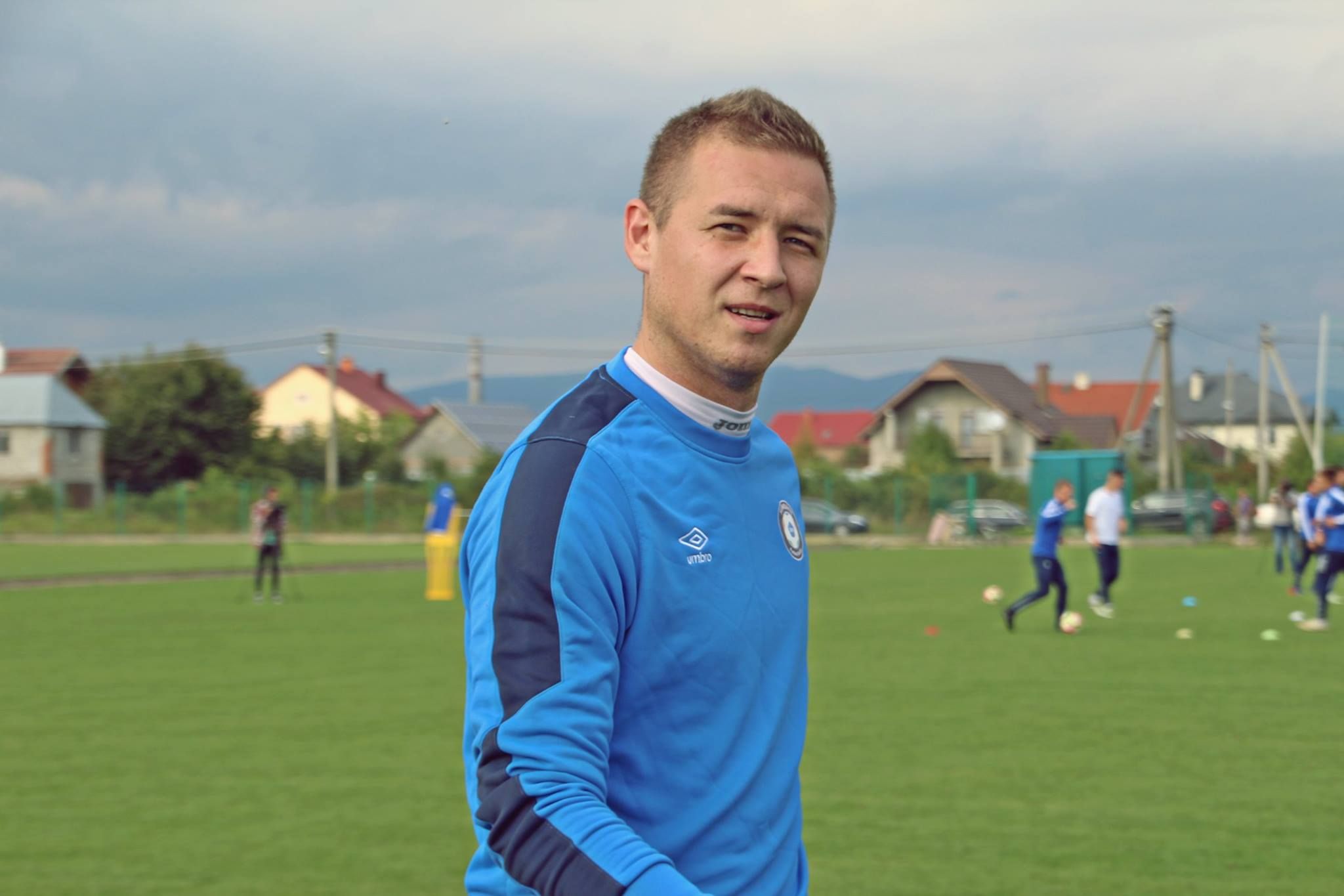 Голкипера клуба УПЛ госпитализировали прямо во время матча из-за травмы: фото Голкипера клуба УПЛ госпитализировали прямо во время матча из-за травмы: фото