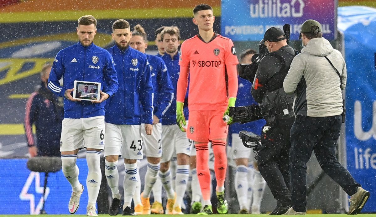 Клуб АПЛ трогательно поддержал 13-летнего болельщика, который болеет раком: видео Клуб АПЛ трогательно поддержал 13-летнего болельщика, который болеет раком: видео