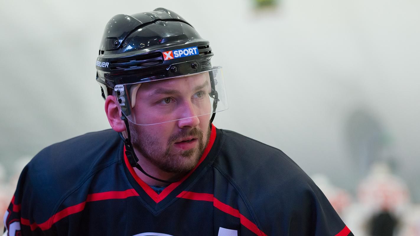 Хоккеисту разбили лицо мощным ударом шайбой – кровь залила лед: видео (18+) Хоккеисту разбили лицо мощным ударом шайбой – кровь залила лед: видео (18+)