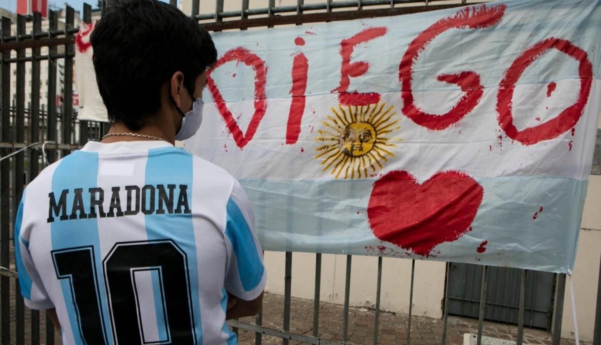 Прорывались во дворец: во время прощания с Марадоной произошла стычка Прорывались во дворец: во время прощания с Марадоной произошла стычка