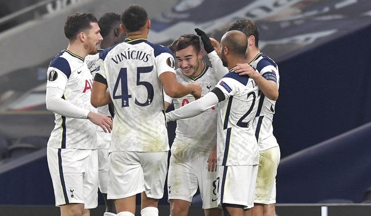 Ювелірний удар: як гравець "Тоттенхема" забив з центра поля прямо у дев'ятку – відео Ювелірний удар: як гравець "Тоттенхема" забив з центра поля прямо у дев'ятку – відео