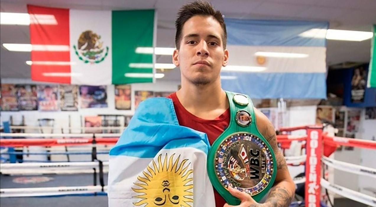 Жуткое зрелище: боксер отправил соперника в страшный нокаут – видео Жуткое зрелище: боксер отправил соперника в страшный нокаут – видео