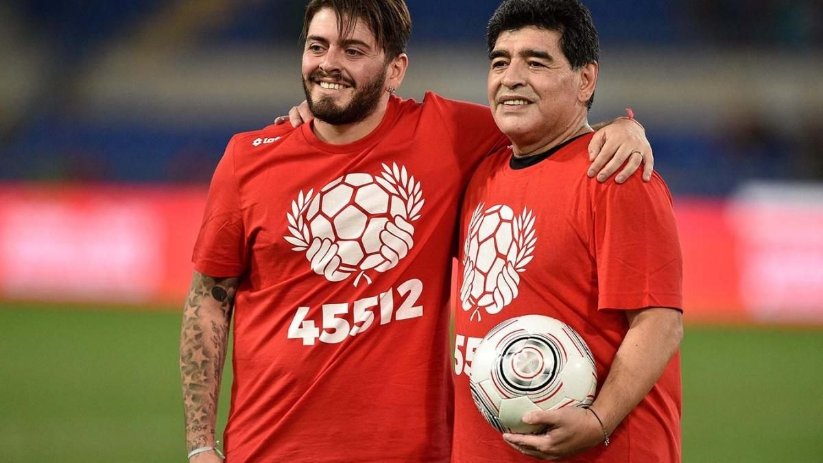 Я знайду тебе, коли прийде мій час: син Марадони зворушливо попрощався з батьком Я знайду тебе, коли прийде мій час: син Марадони зворушливо попрощався з батьком