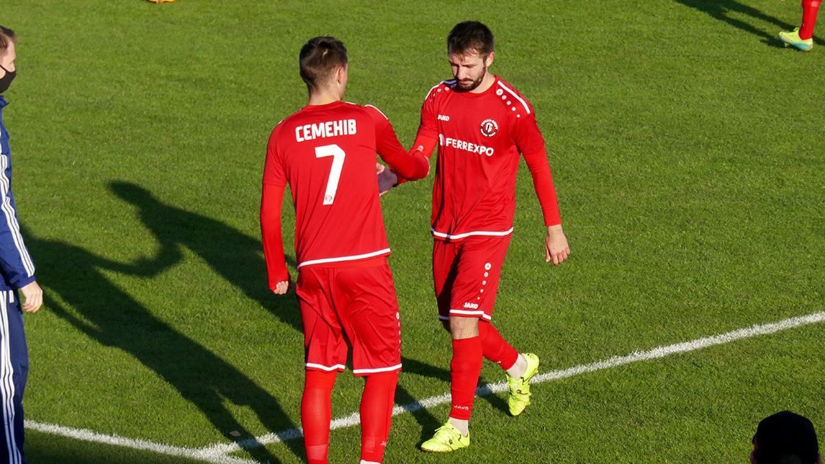 Один из лидеров Первой лиги может исчезнуть: футболистов и тренеров распустили Один из лидеров Первой лиги может исчезнуть: футболистов и тренеров распустили