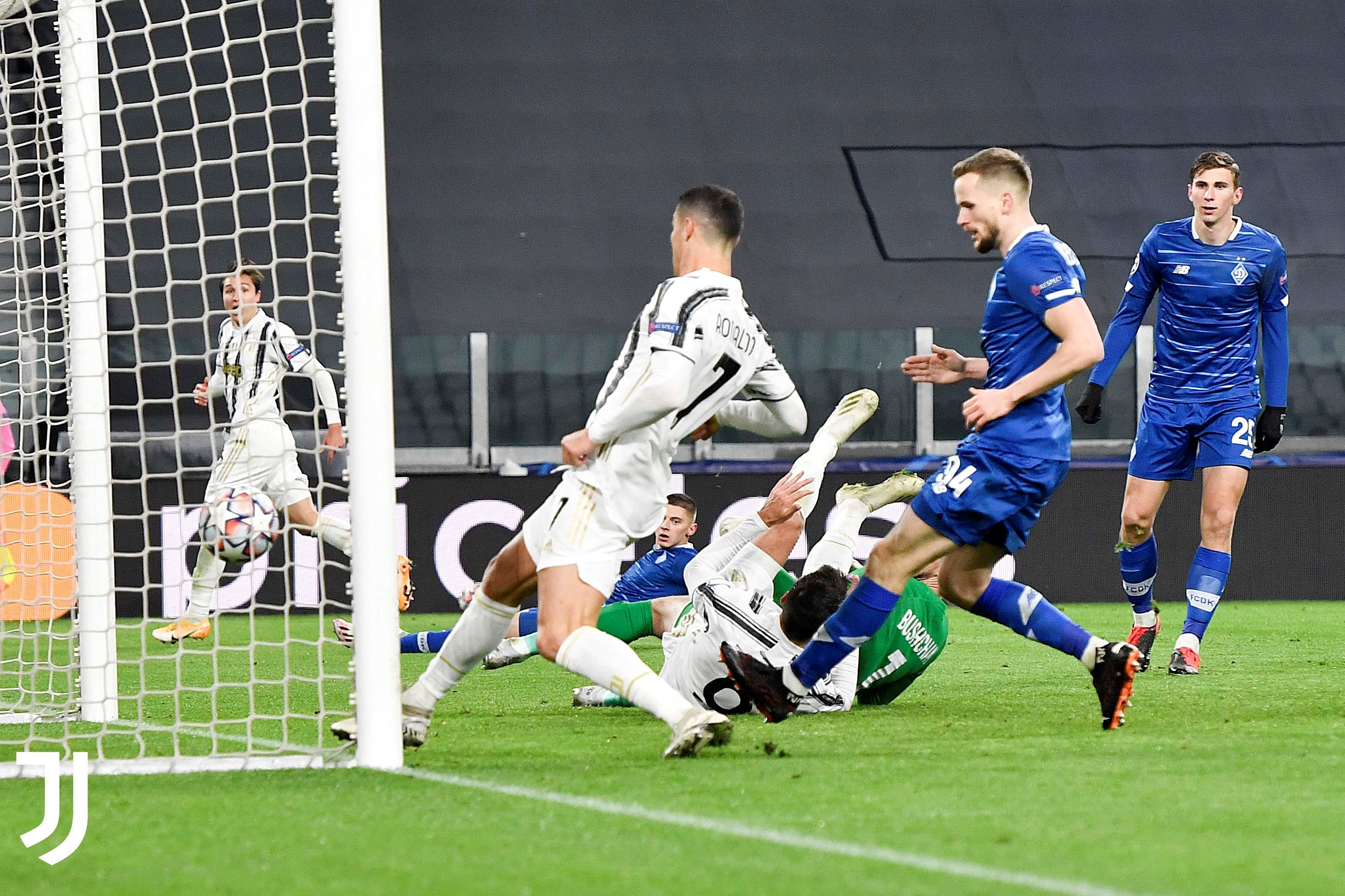 Чи забив Роналду у ворота Динамо з офсайда: відео Чи забив Роналду у ворота Динамо з офсайда: відео