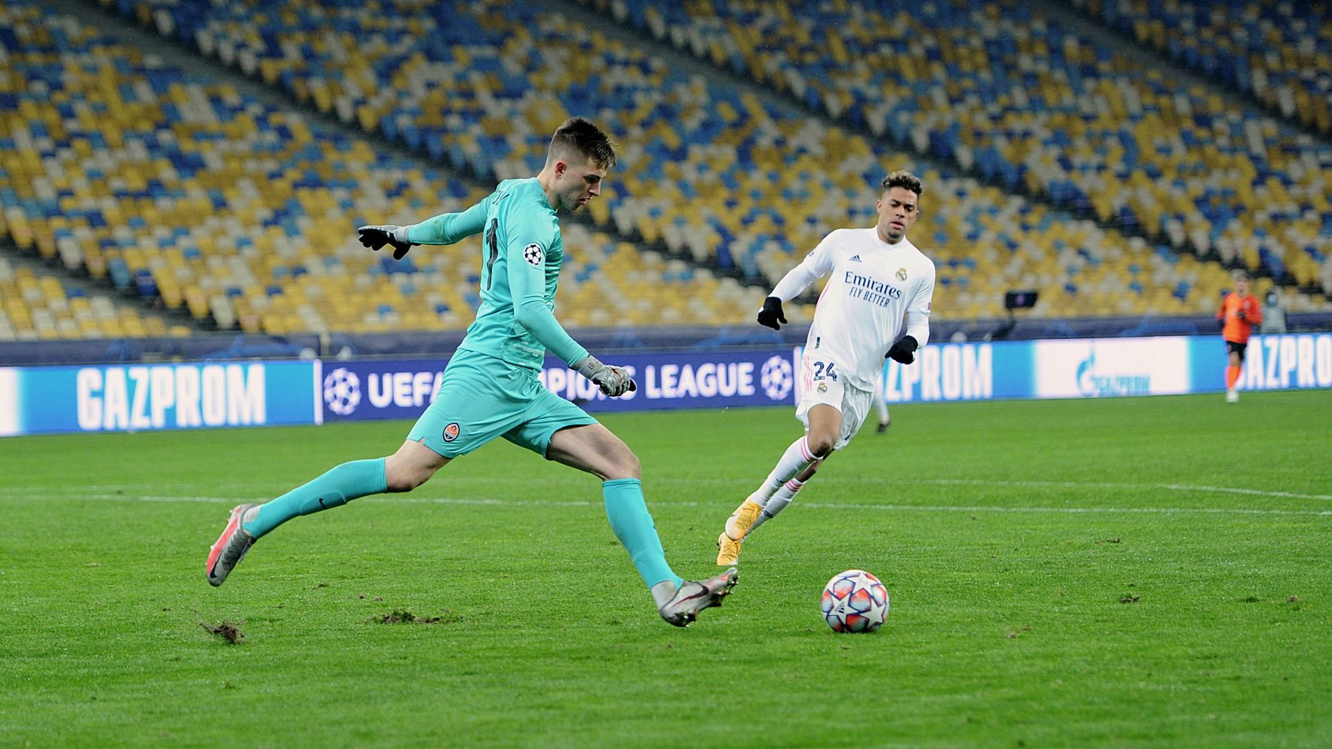 Два украинца попали в сборную недели в Лиге чемпионов: кто составил компанию Зинченко Два украинца попали в сборную недели в Лиге чемпионов: кто составил компанию Зинченко