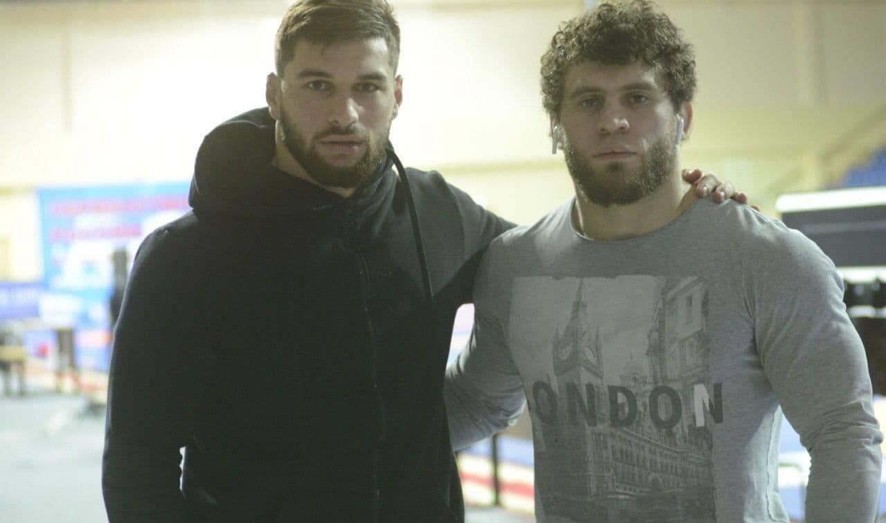 Борці влаштували жорстоку бійку на чемпіонаті Росії: відео Борці влаштували жорстоку бійку на чемпіонаті Росії: відео