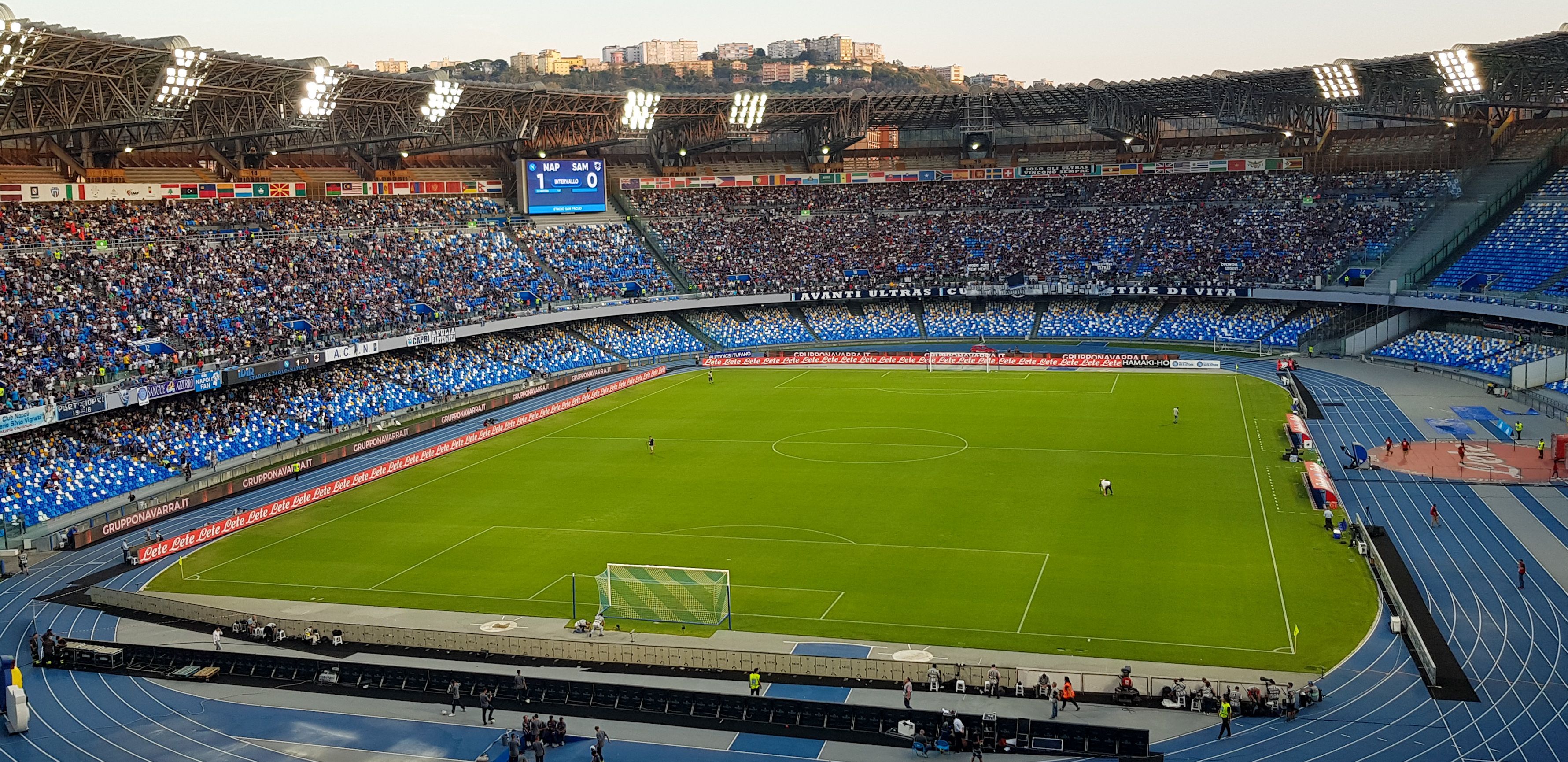 Стадион Наполи Сан-Паоло переименовали в честь Диего Марадоны