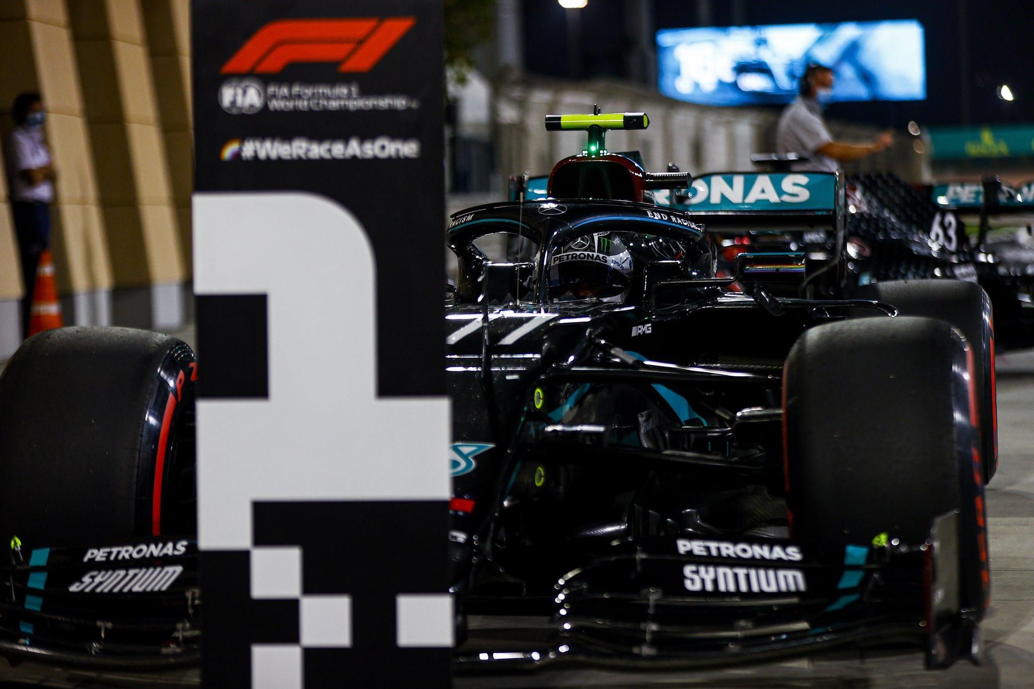 Боттас получил поул на гран-при Сахира, Расселл стартует вторым Боттас получил поул на гран-при Сахира, Расселл стартует вторым