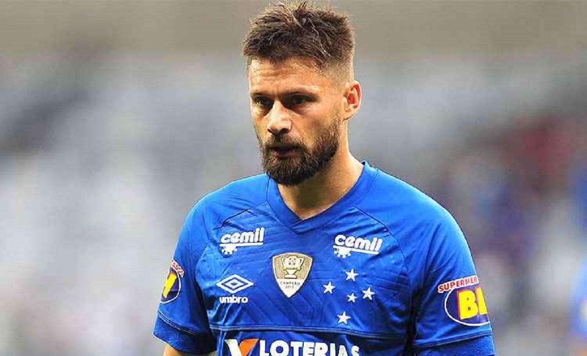 Бразилець з українським корінням забив неймовірний гол ударом з центру поля: відео Бразилець з українським корінням забив неймовірний гол ударом з центру поля: відео