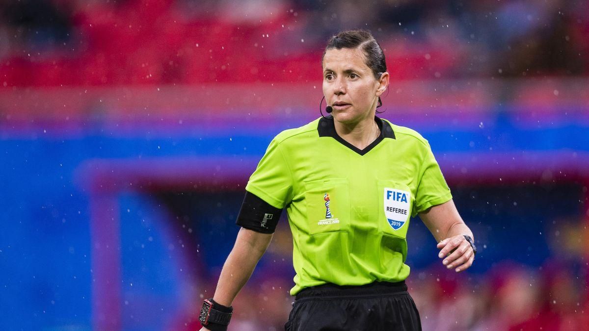 Украинка Монзуль вошла в тройку лучших женщин-арбитров мира в 2020 году Украинка Монзуль вошла в тройку лучших женщин-арбитров мира в 2020 году